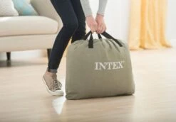 Intex Comfort Plush Hoog Luchtbed - Queensize - Ingebouwde Elektrische Pomp -Camping Verkoop 1320 1900 64414 inuse1 2017 300