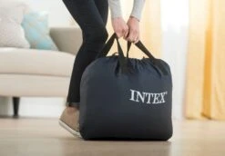 Intex Ultra Plush Luchtbed - Queensize - Ingebouwde Elektrische Pomp -Camping Verkoop 1320 1900 64428 inuse1 2020 300